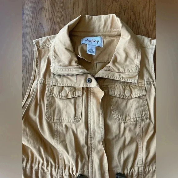 DayTrip Mustardโ Yellow Utility Vest Size Medium Boutique EUC! - Picture 4 of 5